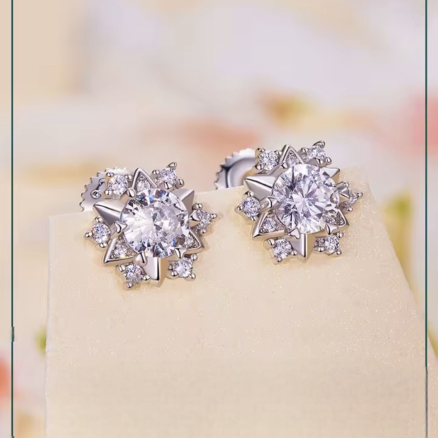 Сребърни обеци с мойсанит "Сияйна звезда"