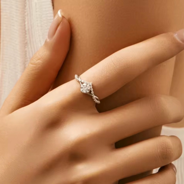 Сребърен пръстен с мойсанит "Aeternus Amor"