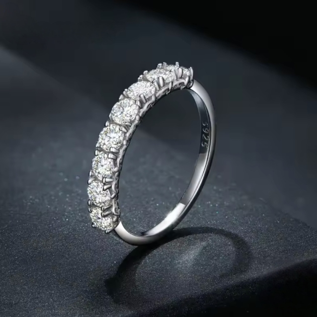 Сребърен пръстен с мойсанит "Обичам те"