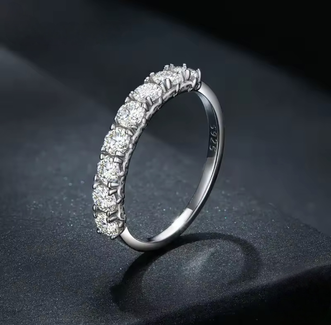 Сребърен пръстен с мойсанит "Обичам те"