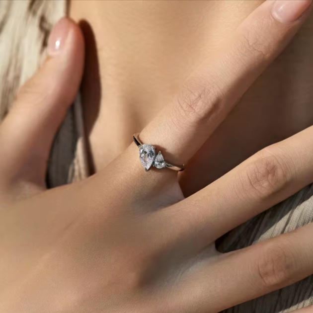 Сребърен пръстен с цирконий „Кристално цвете“