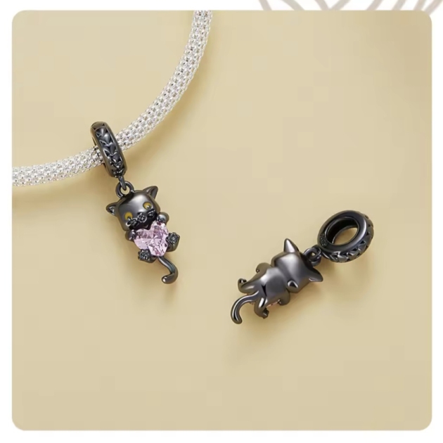 Сребърен талисман "Black cat"