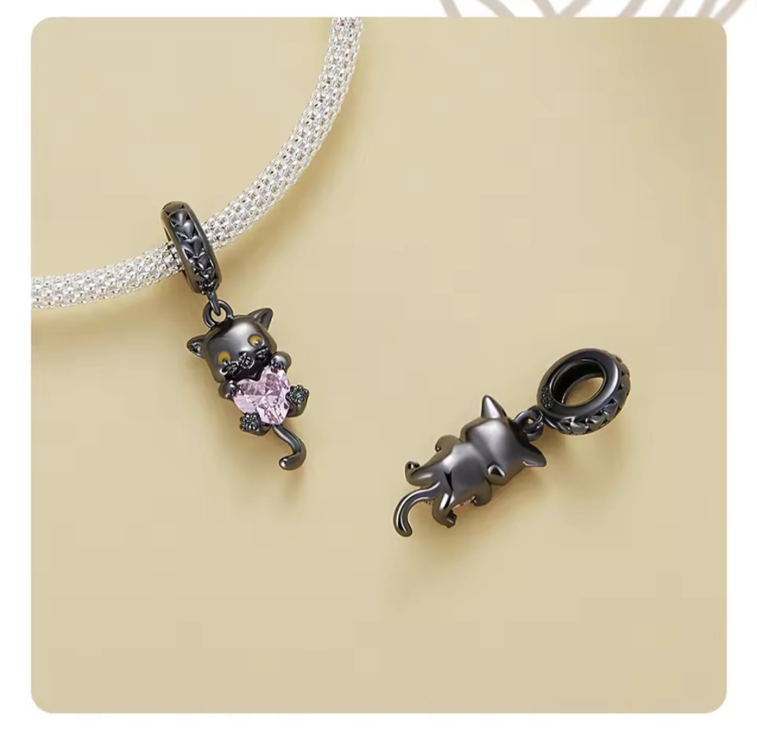 Сребърен талисман "Black cat"