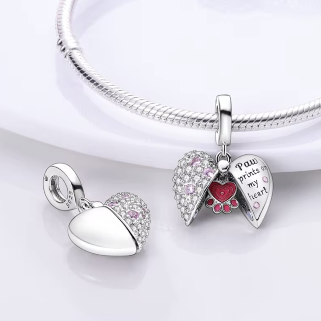 Сребърен талисман "Paw prints on my heart"