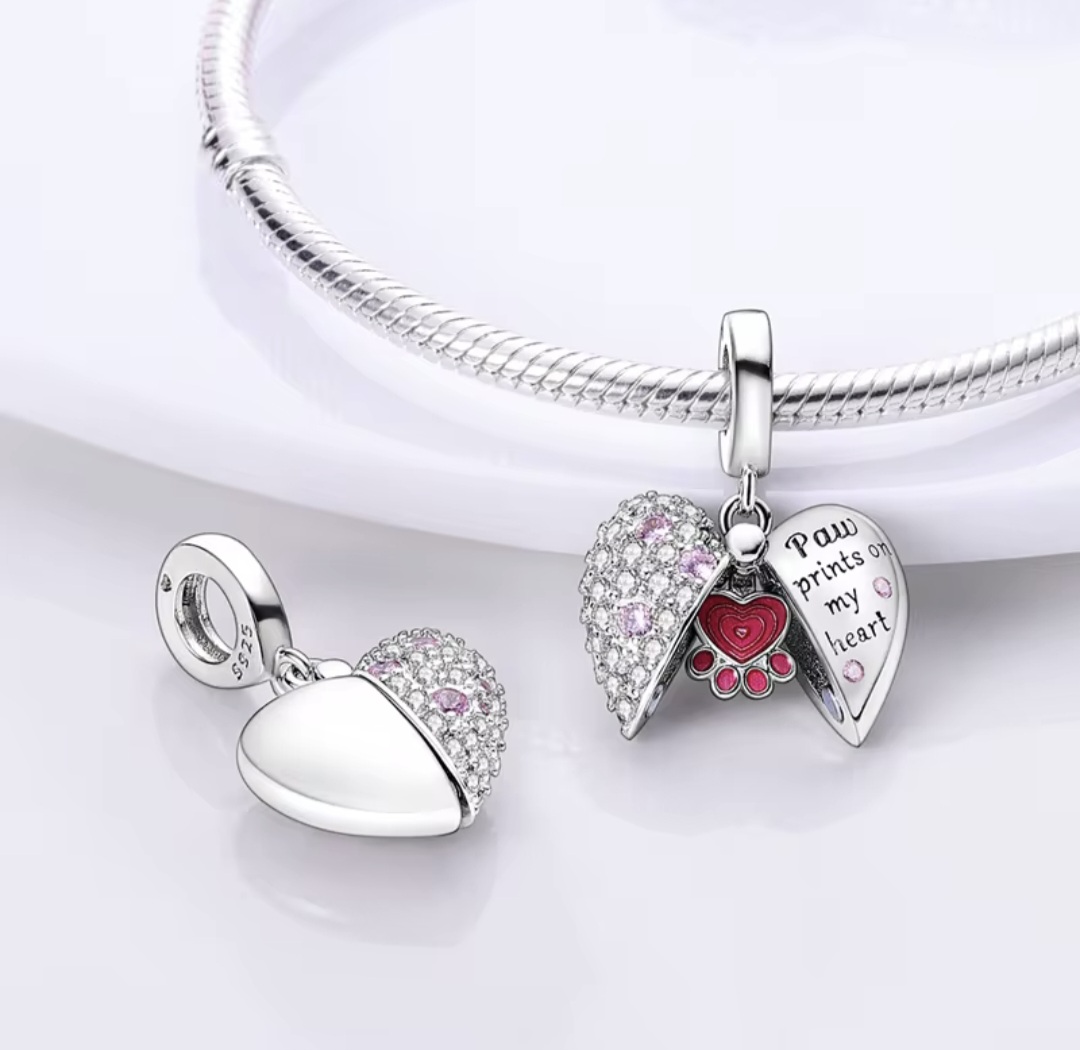 Сребърен талисман "Paw prints on my heart"
