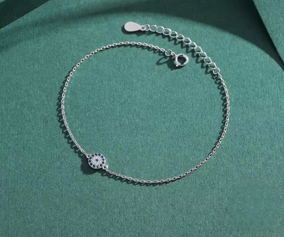 Сребърна гривна с цирконий „Окото на защитата“