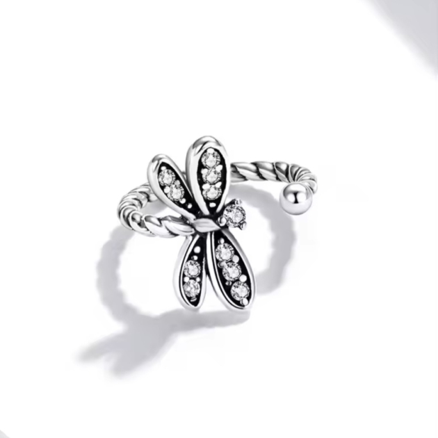 Сребърна обеца "Ефирно крило"