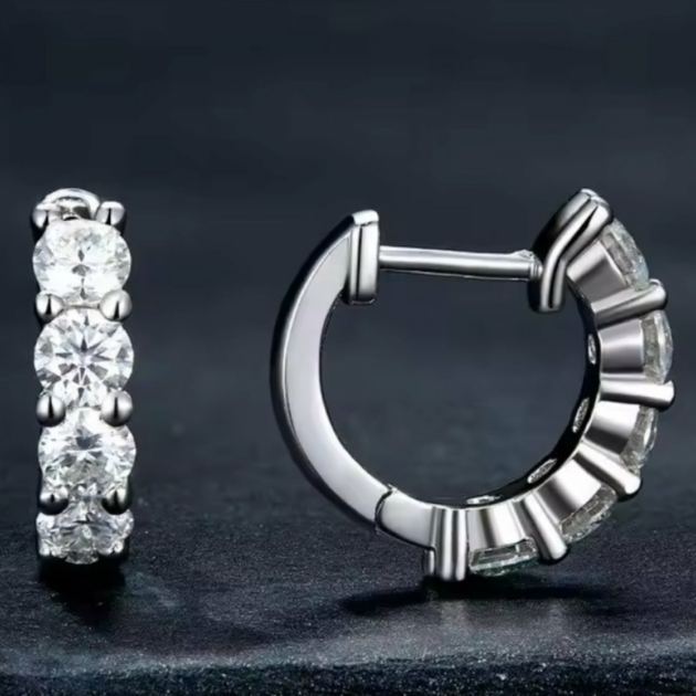 Сребърни обеци с мойсанит "Luxe Radiance"