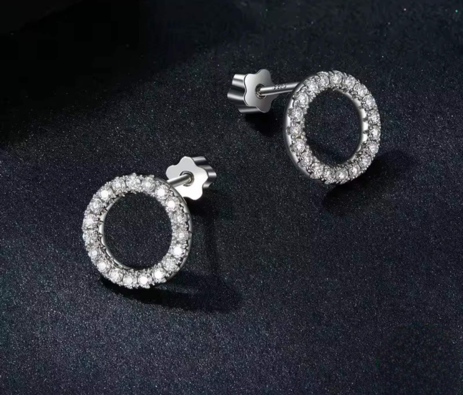 Сребърни обеци с мойсанит "Вечен ореол"