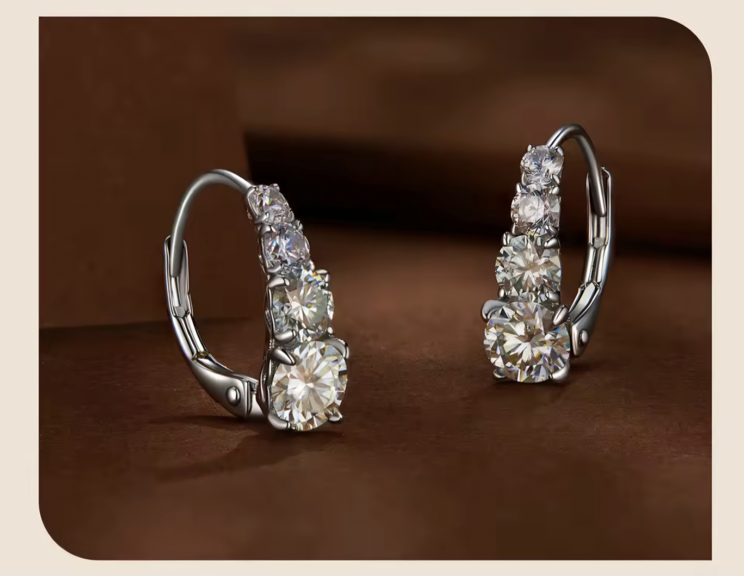 Сребърни обеци с мойсанит "Лукс светлина"