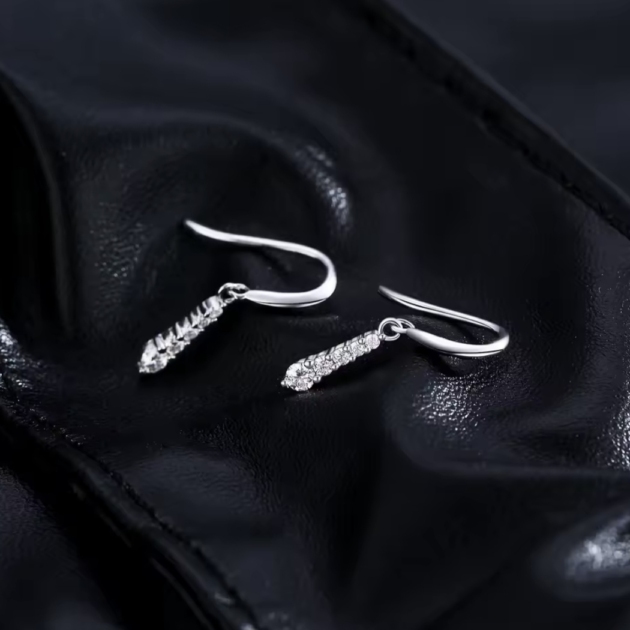 Сребърни обеци с мойсанит "Сълзи от светлина"