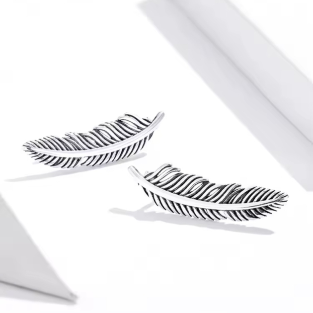 Сребърни обеци „Нежно перо“