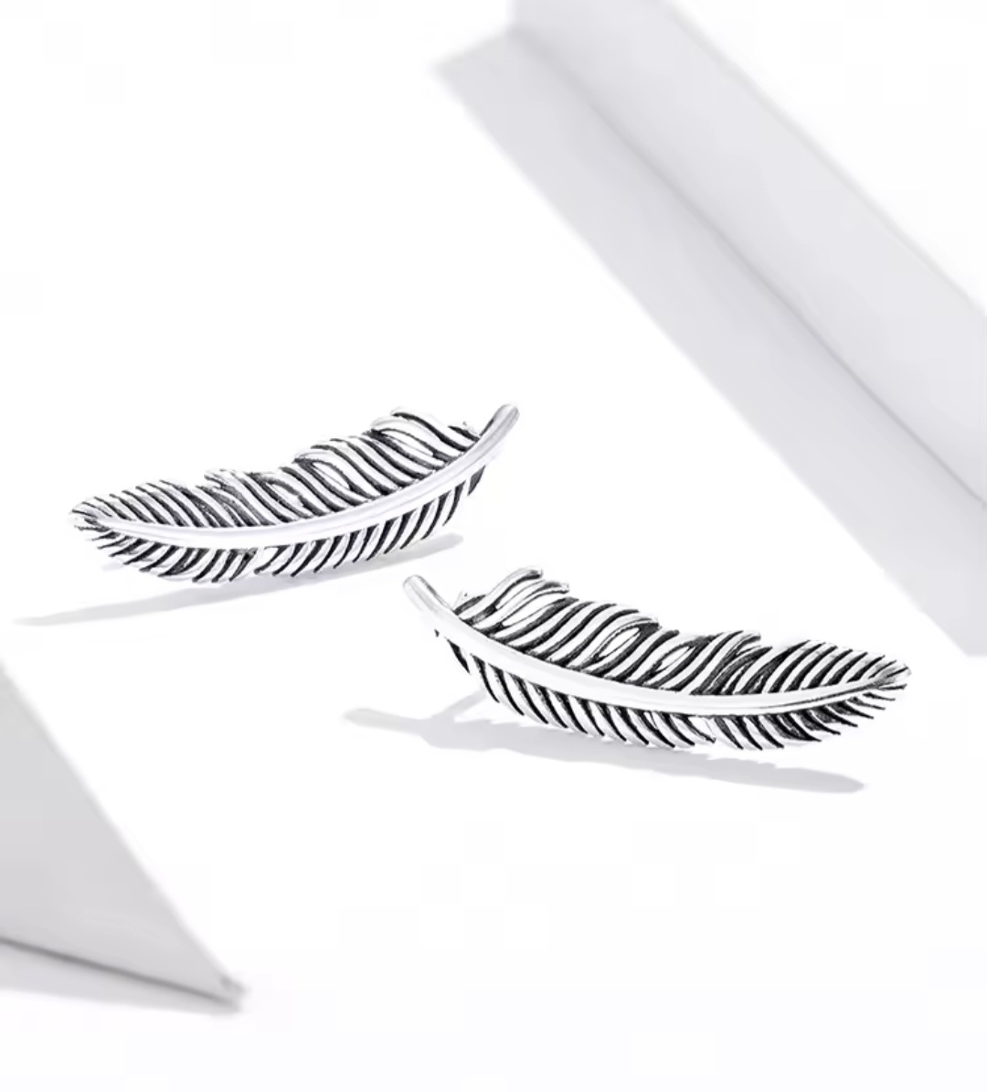 Сребърни обеци „Нежно перо“