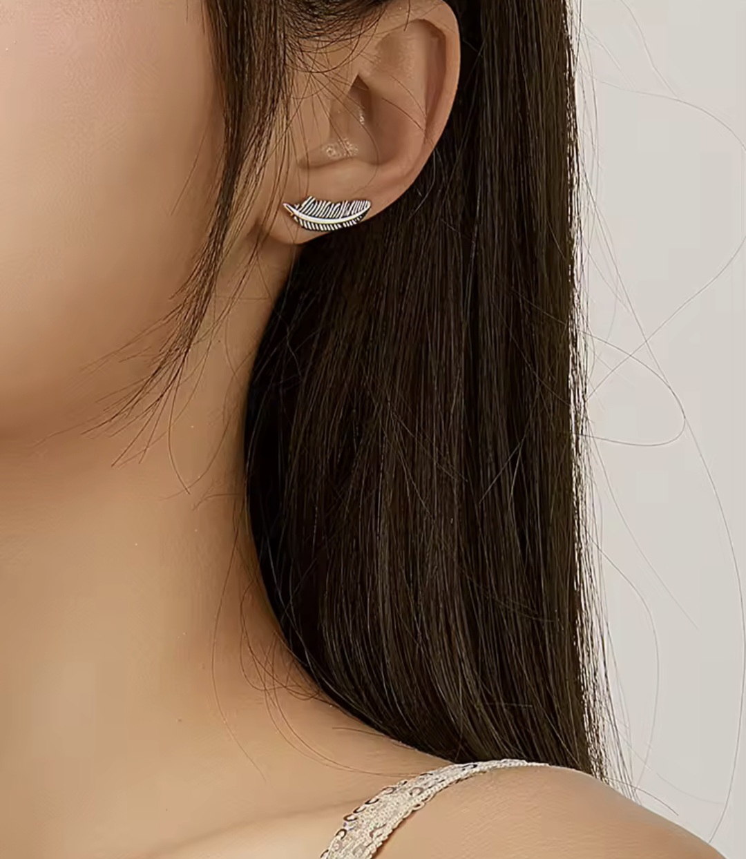 Сребърни обеци „Нежно перо“ - Image 3