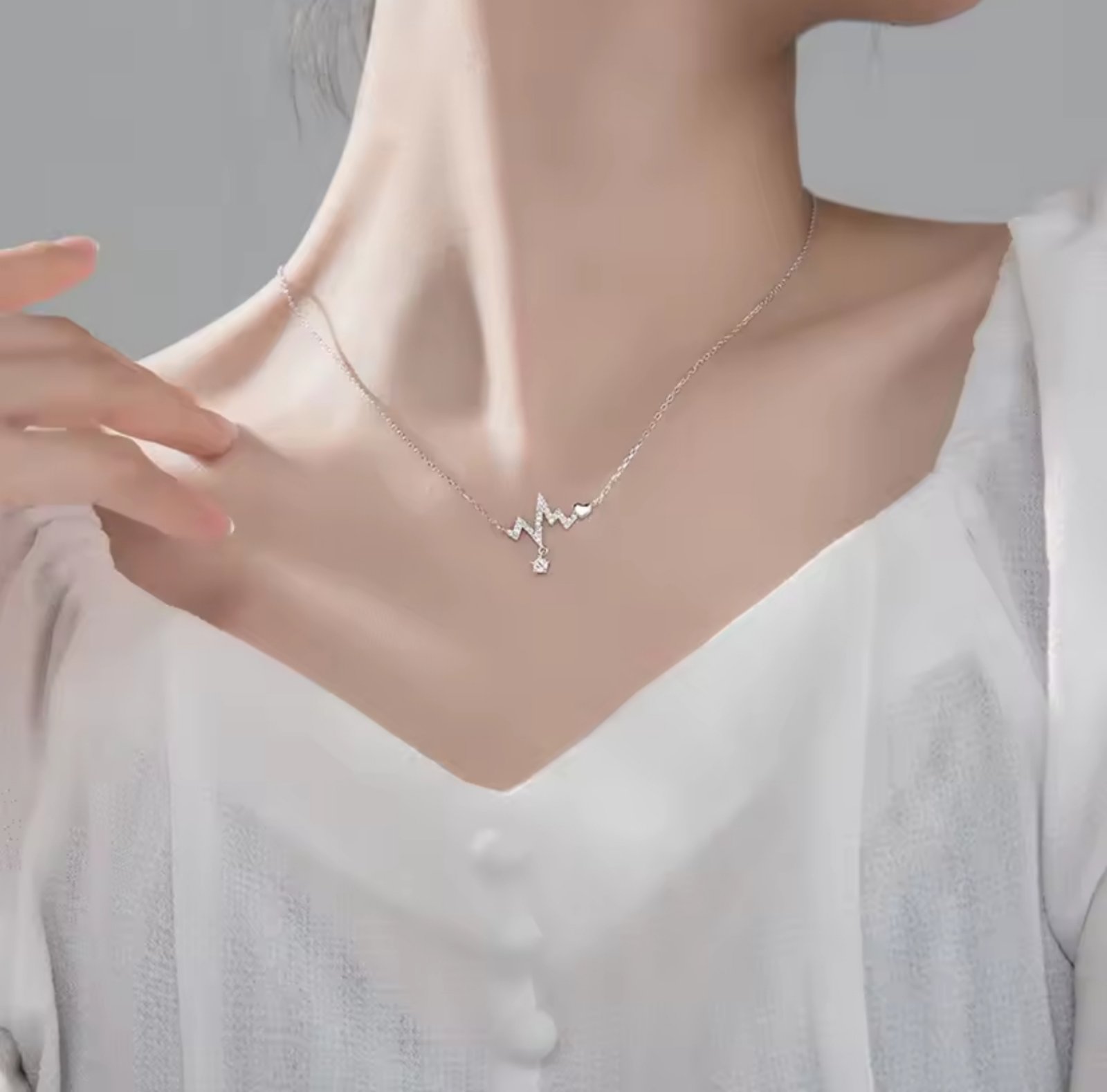 Сребърно колие с цирконий „Ритъмът на сърцето“ - Image 4