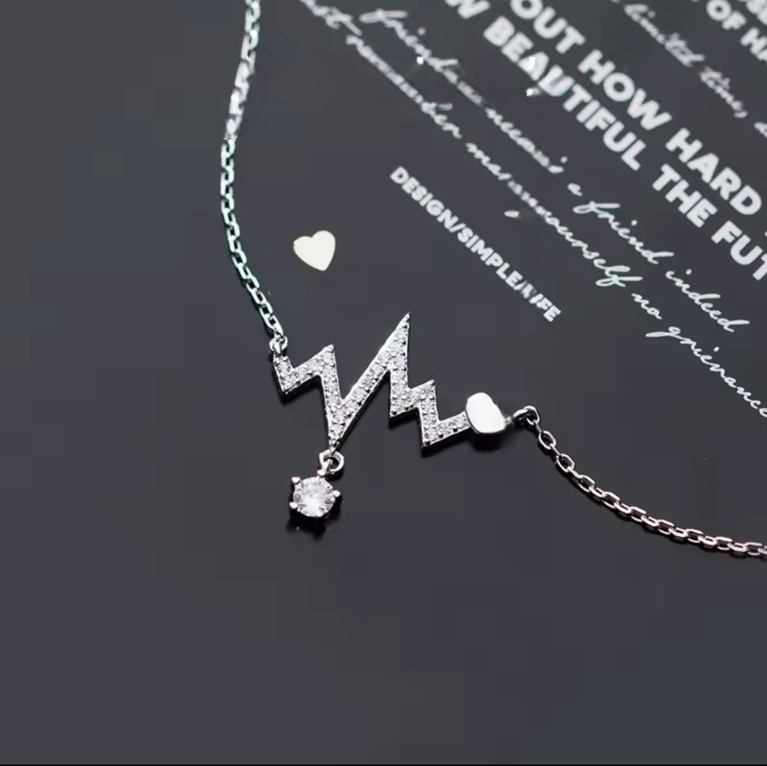 Сребърно колие с цирконий „Ритъмът на сърцето“