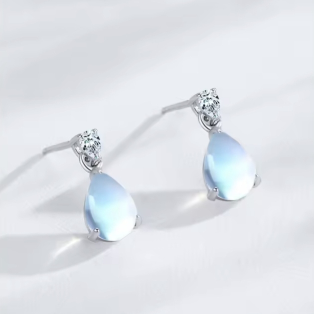 Сребърни обеци с лунен камък "Magic of Moon"