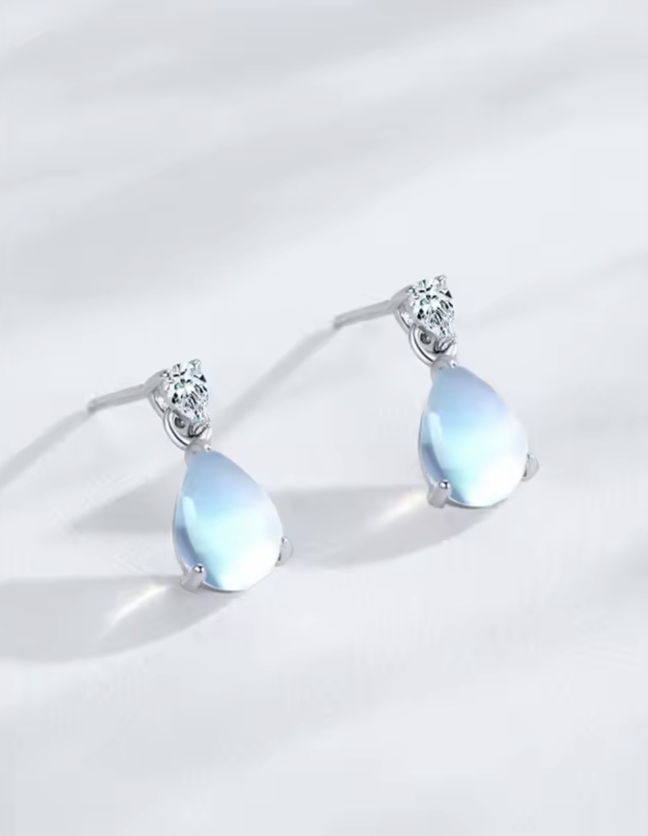 Сребърни обеци с лунен камък "Magic of Moon"