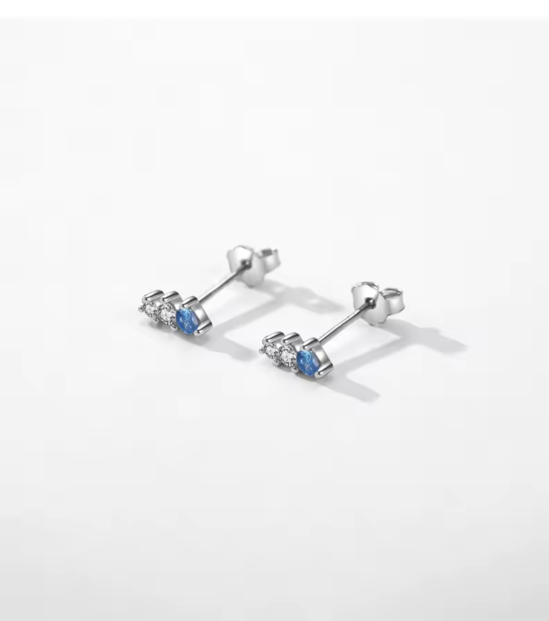 Сребърни обеци с цирконий "Blue magic"