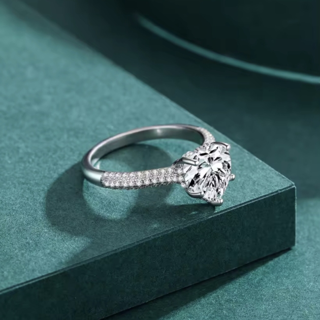 Сребърен пръстен с цирконий "Кристално сърце"