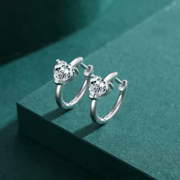 Сребърни обеци с цирконий "Кристално сърце"