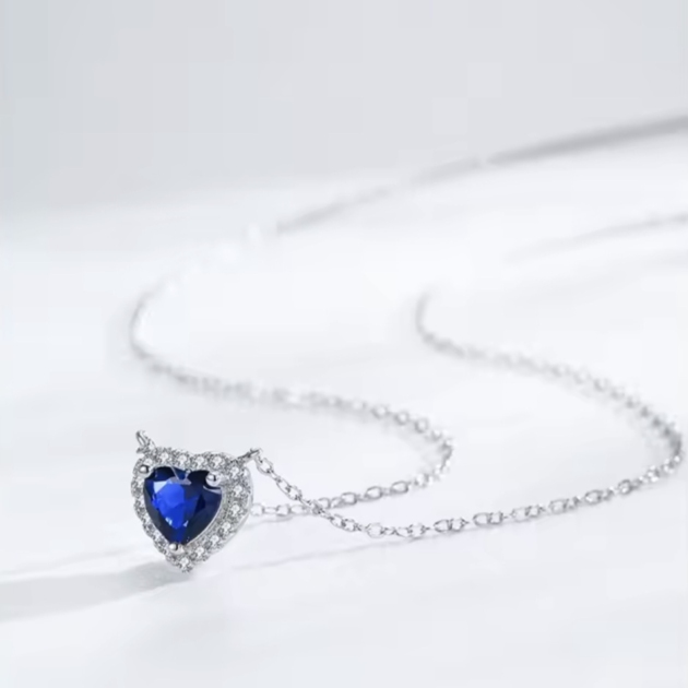 Сребърно колие с цирконий "Сърцето на океана"