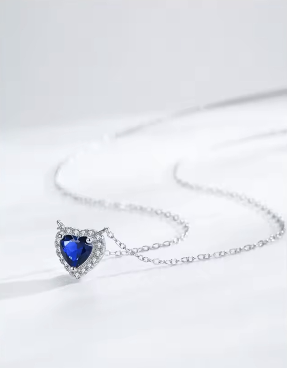 Сребърно колие с цирконий "Сърцето на океана"