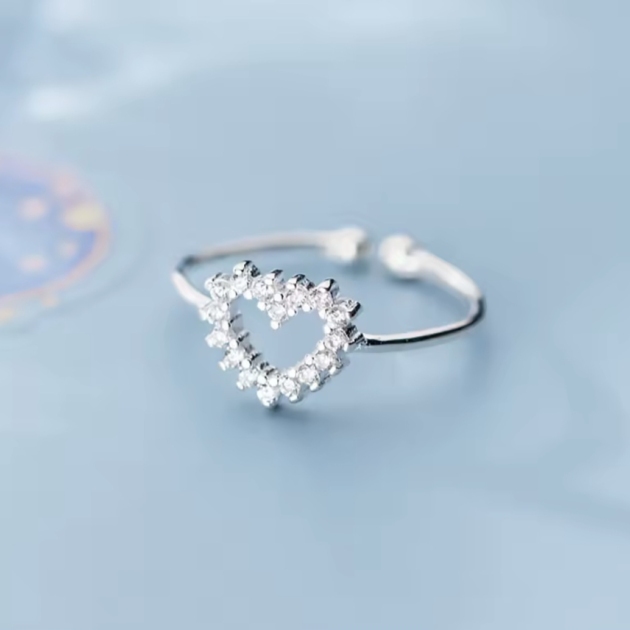 Сребърен пръстен с цирконий "Love everywhere"