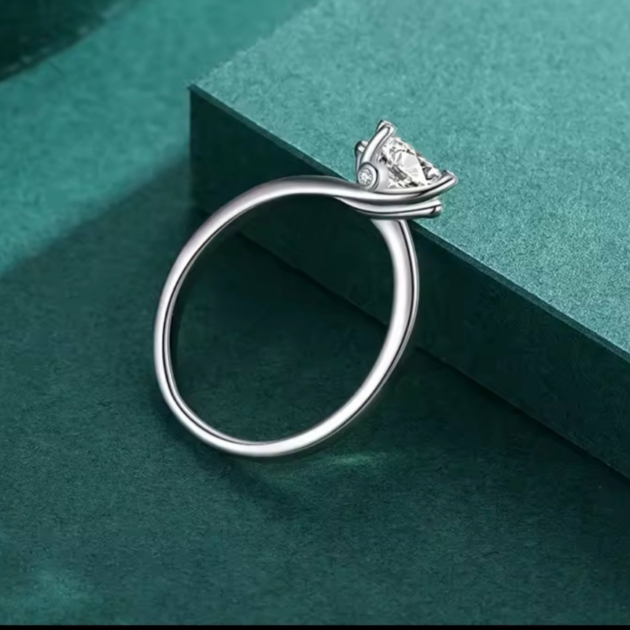 Сребърен пръстен с цирконий "Luz de mi corazón"