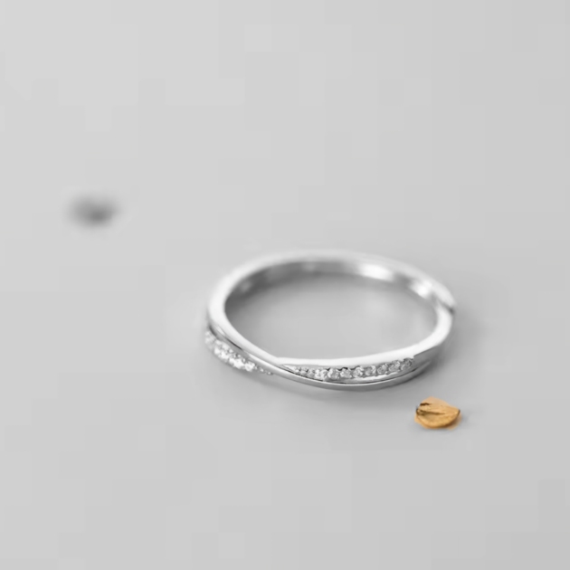 Сребърен пръстен с цирконий "Преплетена душа"