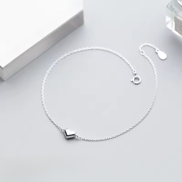 Сребърна гривна за крак "Heart's Embrace"