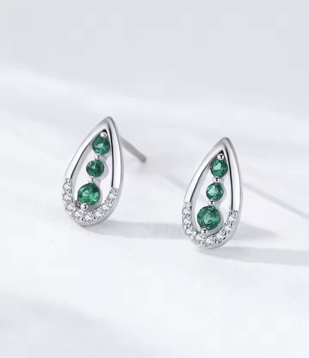 Сребърни обеци с цирконий "Изумрудена сълза"