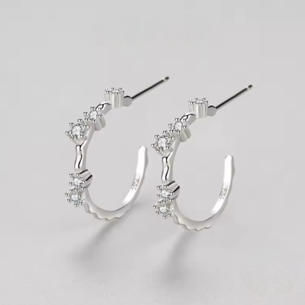 Сребърни обеци с цирконий "Мълчалива нежност"