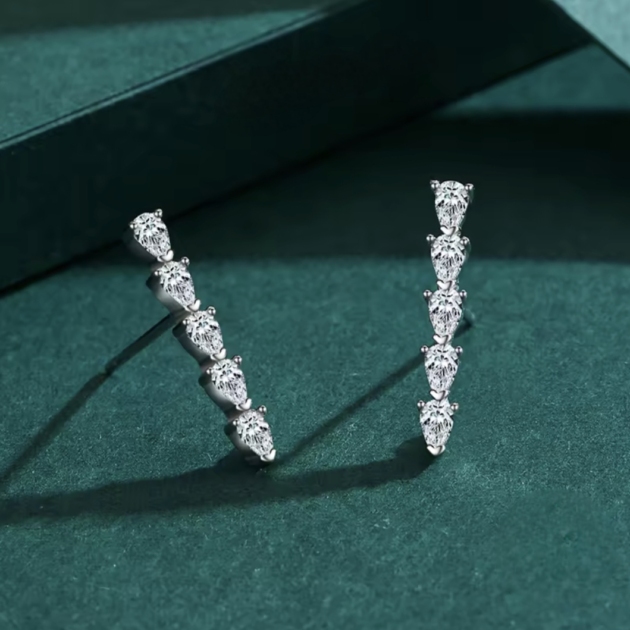 Сребърни обеци с цирконий "Сияен контур"