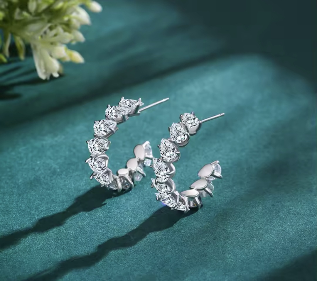 Сребърни обеци с цирконий "Следа от теб"