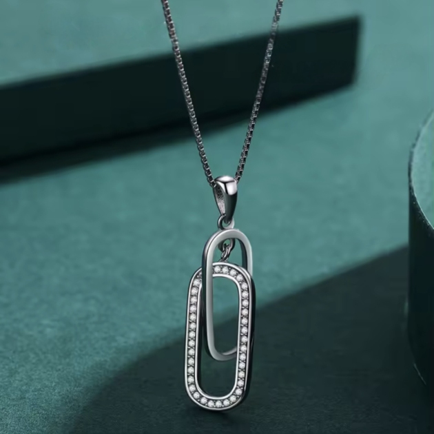 Сребърно колие с циркониий "Две души, едно сияние"