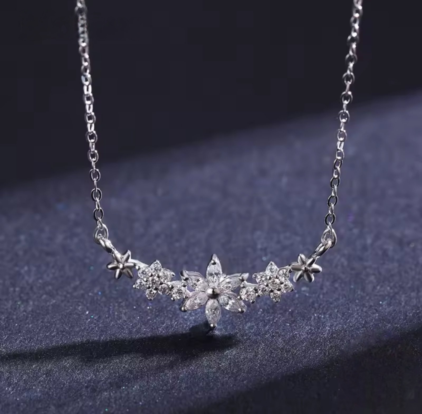 Сребърно колие с цирконий Jardin Étoilé