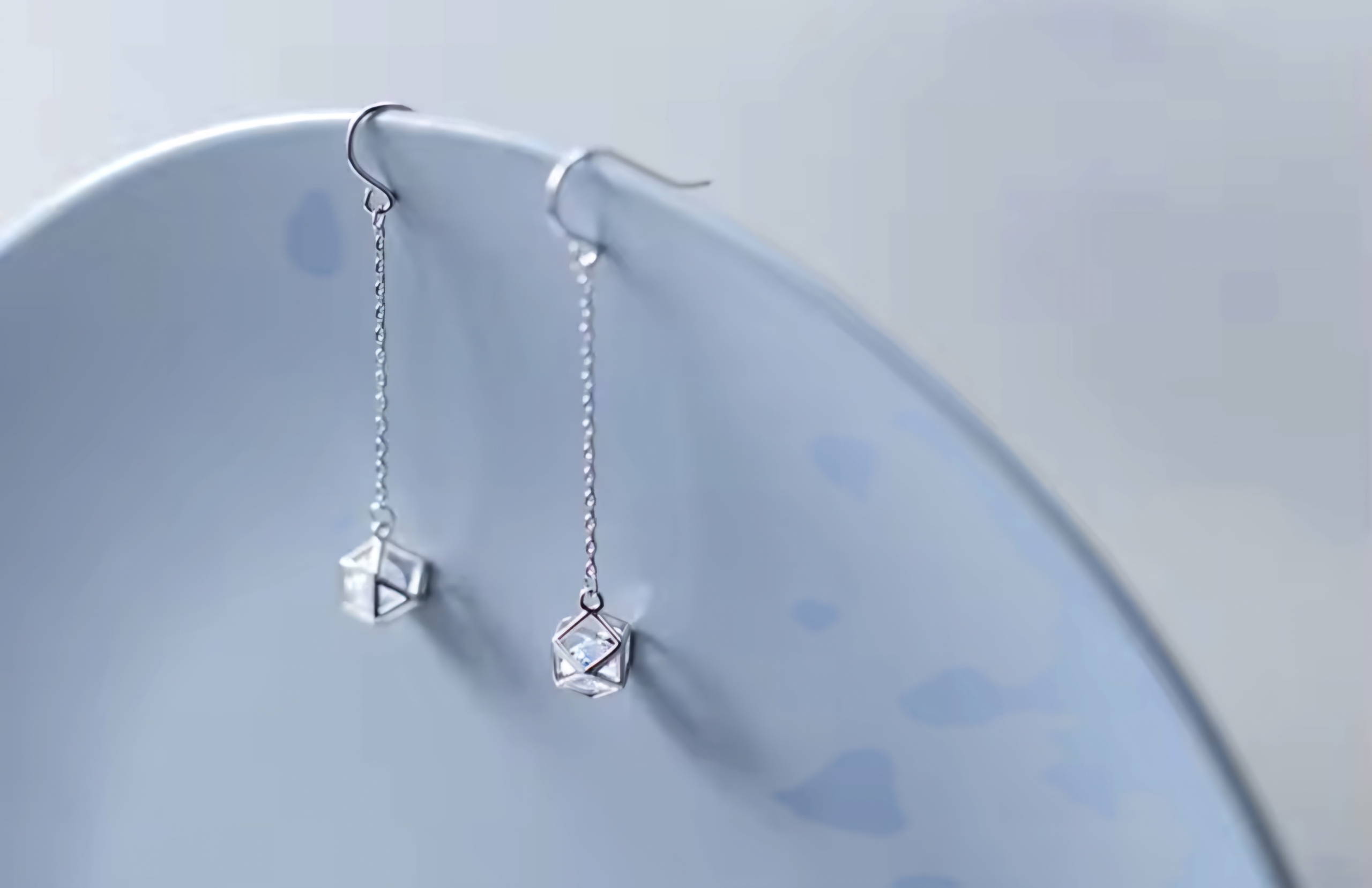 Среърни обеци с цирконий "Сфера на светлината"