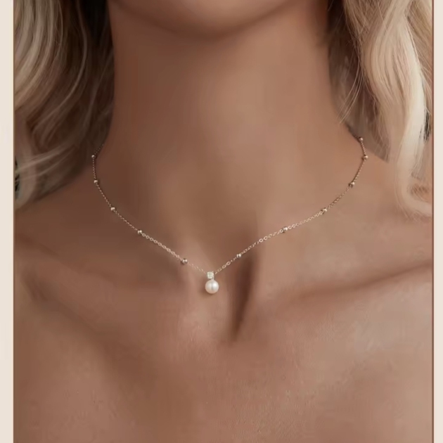 Сребърно колие с мойсанит и перла "Moon & Pearl"